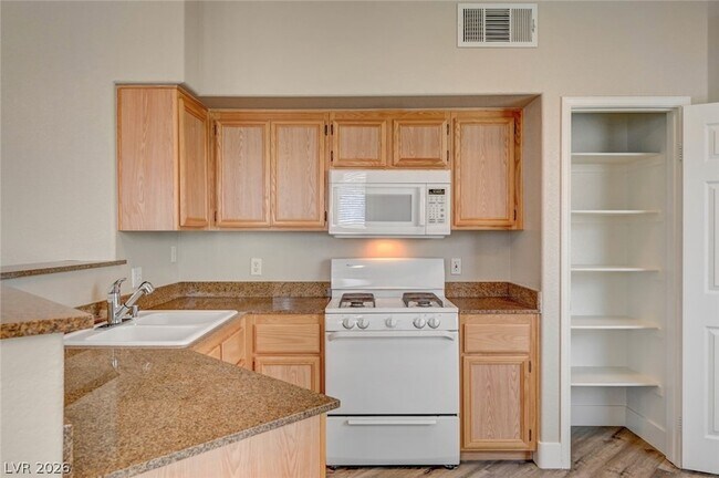 Building Photo - 10550 W Alexander Rd