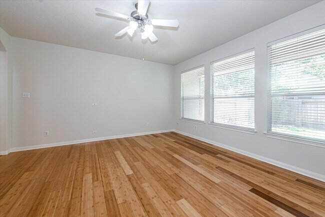 Building Photo - 14 Nestlewood Pl