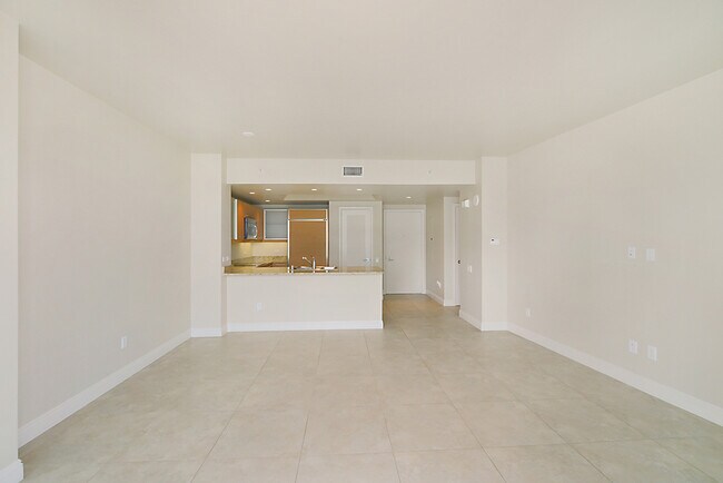 Building Photo - Turnberry Towers 2105W-Stunning City Views...