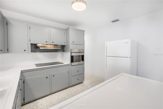Building Photo - 727 43rd Ave NE