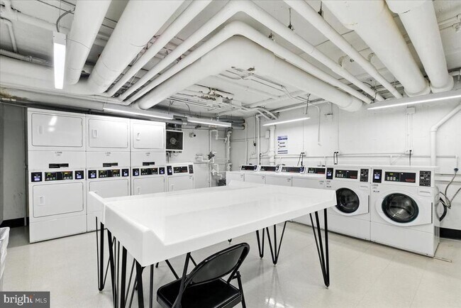 Building Photo - 1200 S Arlington Ridge Rd