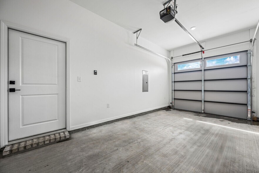 Building Photo - 315 Indigo Ln