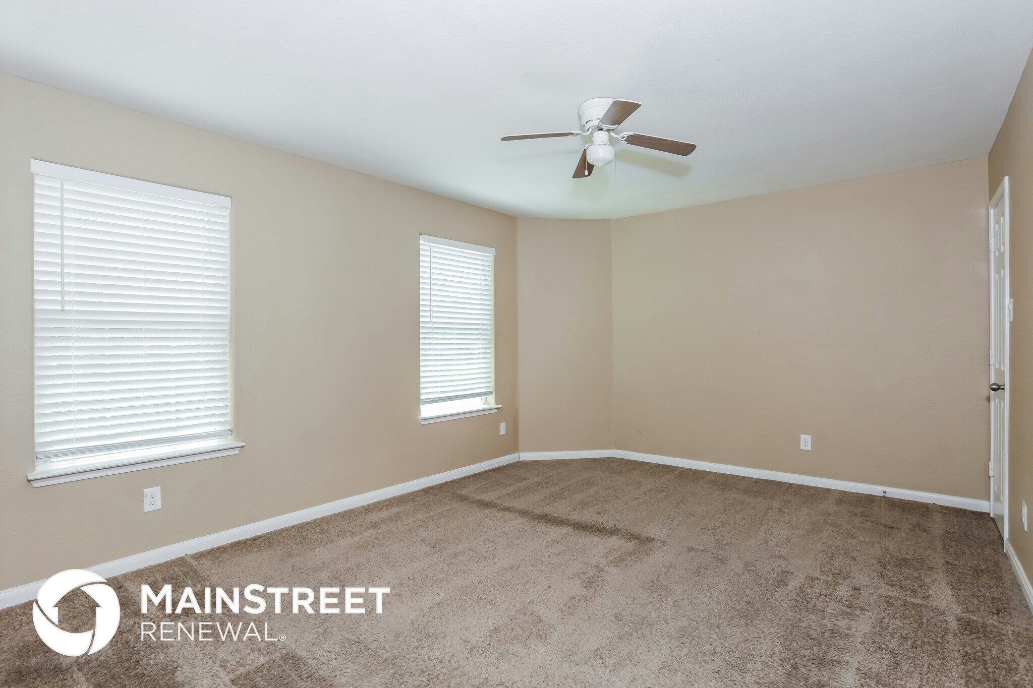 Building Photo - 628 Lazy Crest Dr