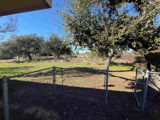 Building Photo - 176 W Sweetbriar Dr