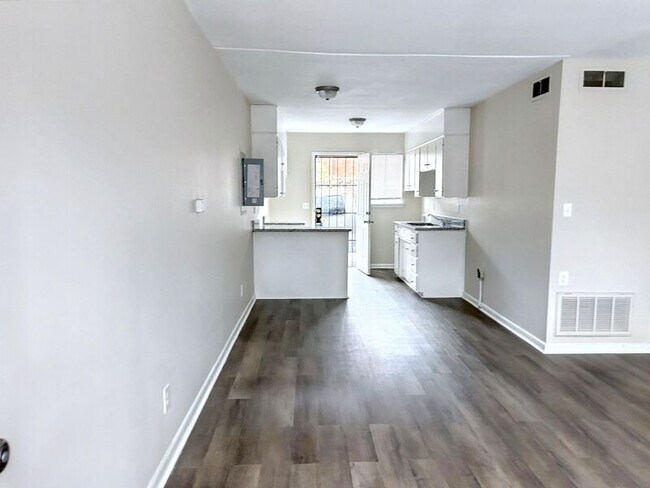 Building Photo - 7736 Rugby Ave