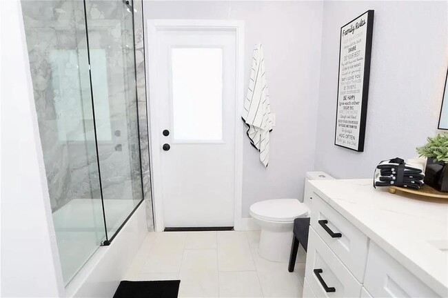 Building Photo - 2913 Eagle Lake Dr