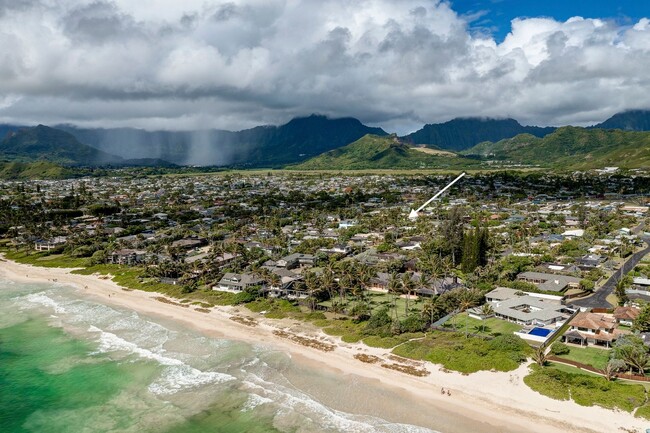 Building Photo - Mid-century modern Kalaheo Ave. Beach side...