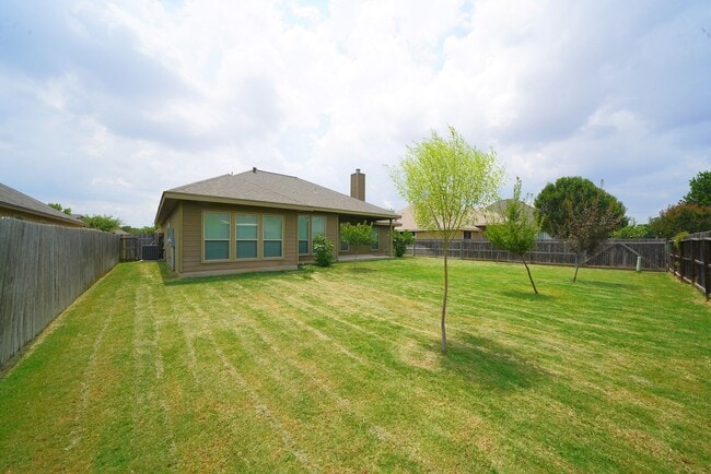 Building Photo - Beautiful Selma Living. Realtor Commission: $500