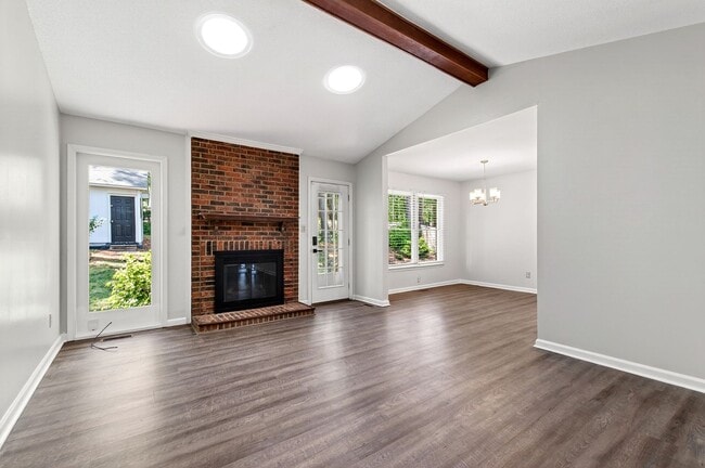 Building Photo - Charming Brick Ranch-Style Cul-de-Sac Home in Garner!