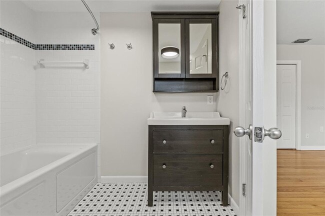 Building Photo - 1023 W Ohio Ave