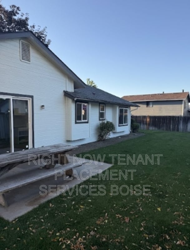 Building Photo - 2256 N Pawnee Ln