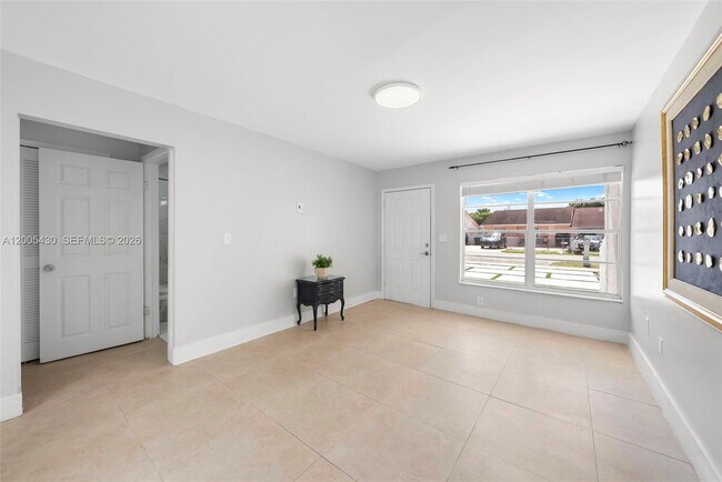 Building Photo - 31 NW 108th Ct