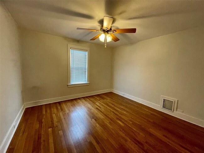 Building Photo - 206 E Edwards St