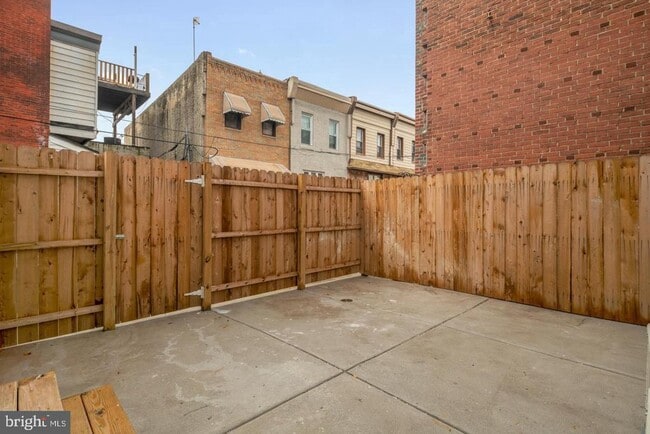 Building Photo - 2327 Wharton St