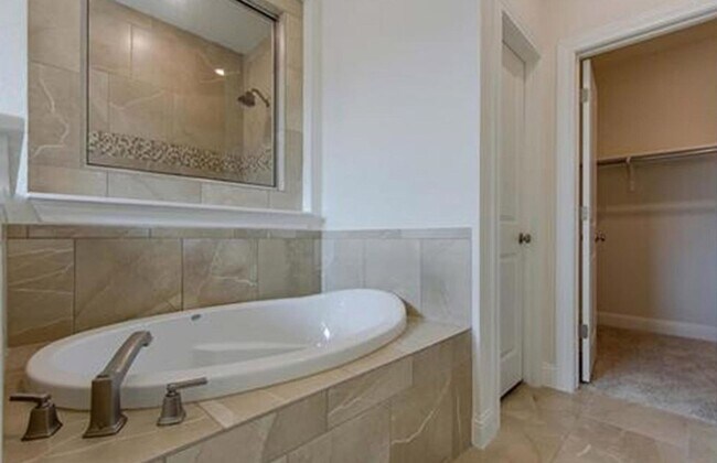 Building Photo - Beautiful Home 4BED/3BATH house for lease, located down the street from the Historic Gruene