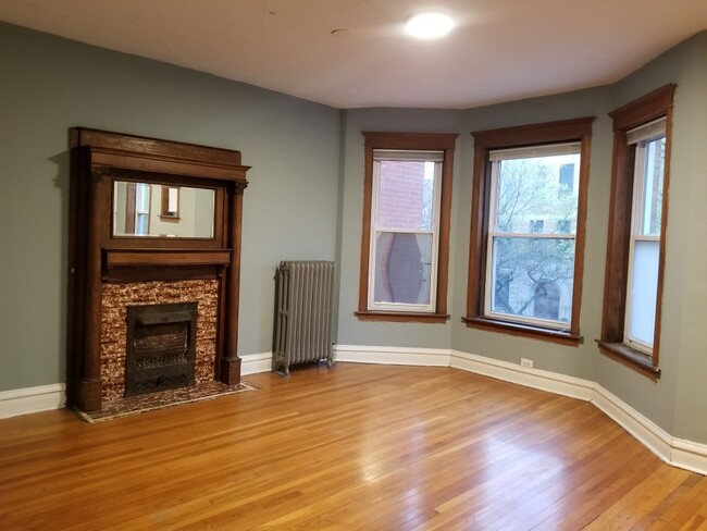 Building Photo - 3514 N Sheffield Ave