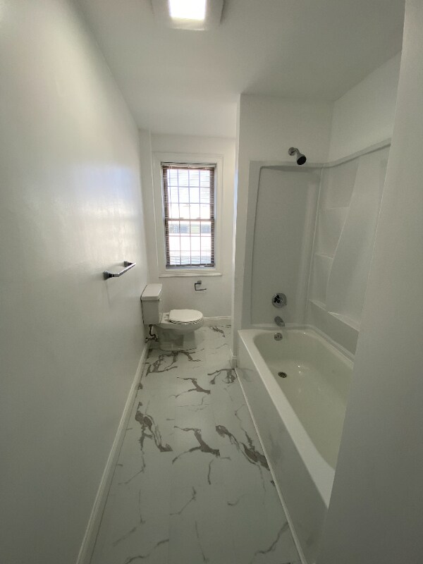 Building Photo - 824 Main St