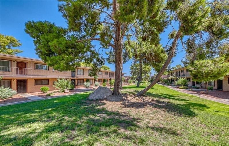 Building Photo - 565 S Royal Crest Cir