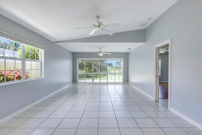 Building Photo - 10870 SW Dardanelle Dr