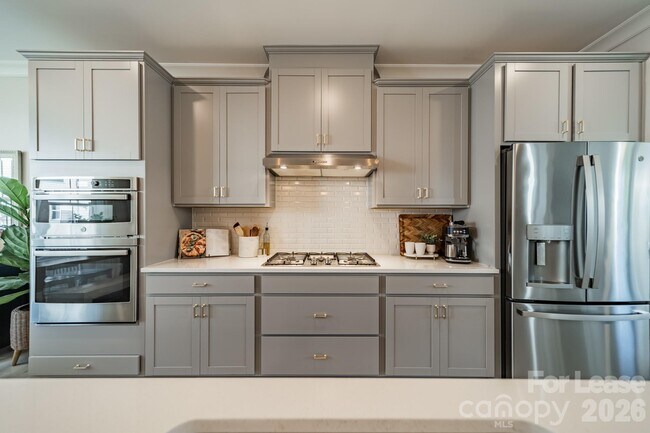 Building Photo - 4040 Hidden Oaks Dr