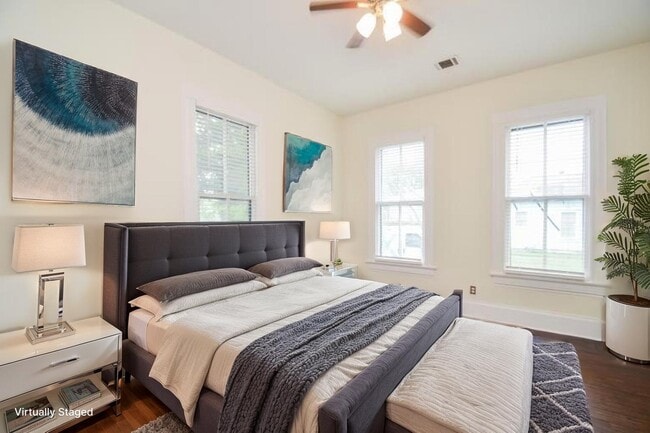 Building Photo - 1707 Sabine St