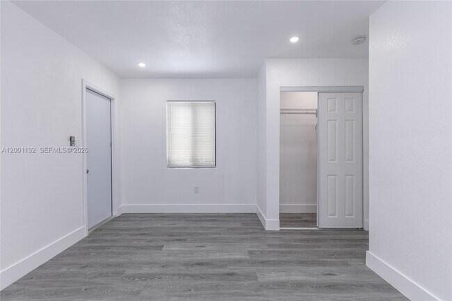 Building Photo - 6125 SW 40th Ct