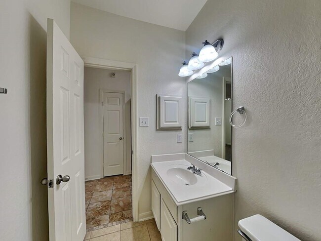 Building Photo - 17247 Marquette Point Ln