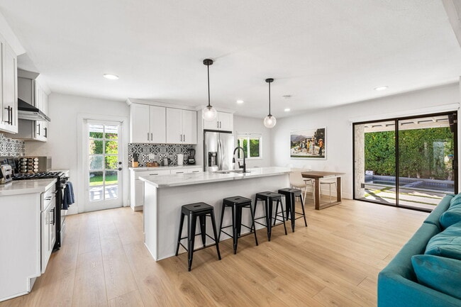 Building Photo - 1433 E Caleta Way