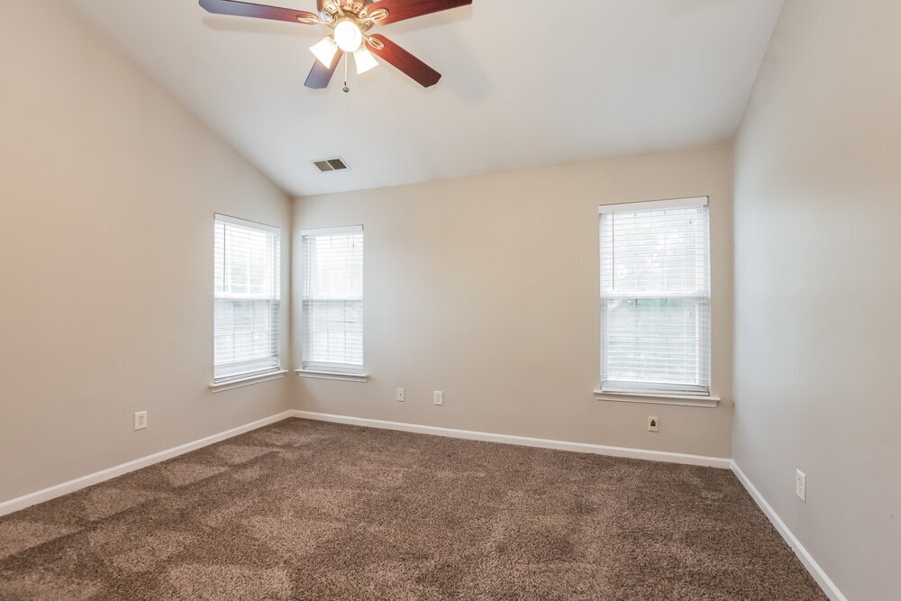 Building Photo - 15327 De Havilland Dr