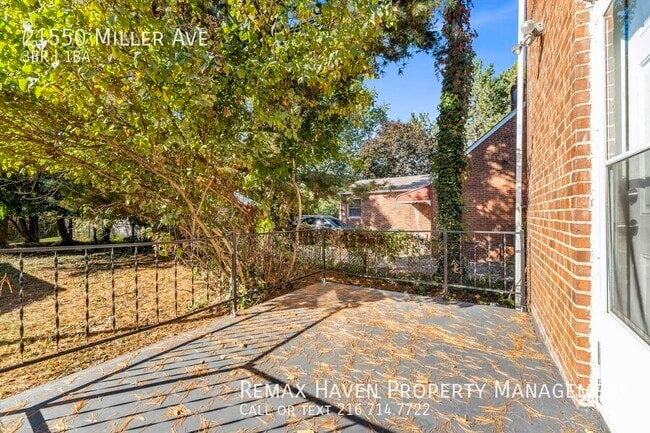 Building Photo - 21550 Miller Ave