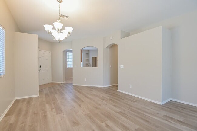 Building Photo - 306 E Calle CERITA