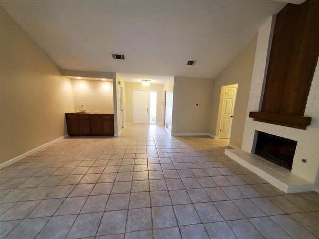 Building Photo - 1205 Doonesbury Dr