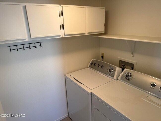 Building Photo - 5751 N Kolb Rd