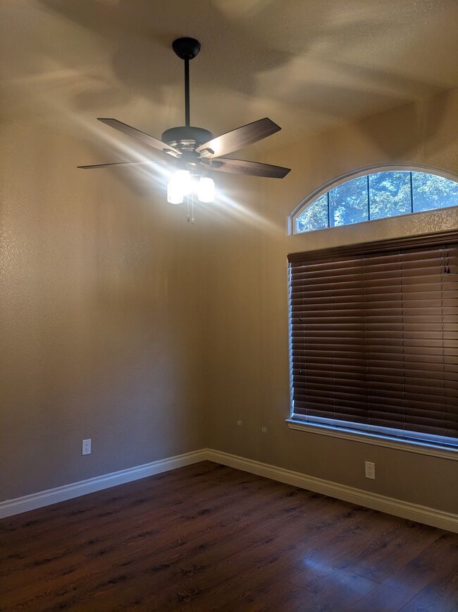 Building Photo - SW SPLIT WING BEAUTY !!! SPECIAL! $3047.50...