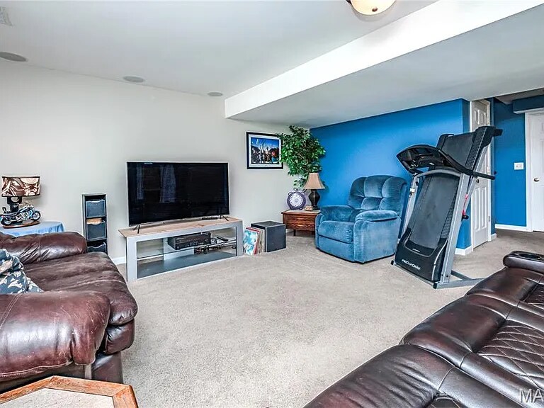 Building Photo - 213 Belmonte Cir
