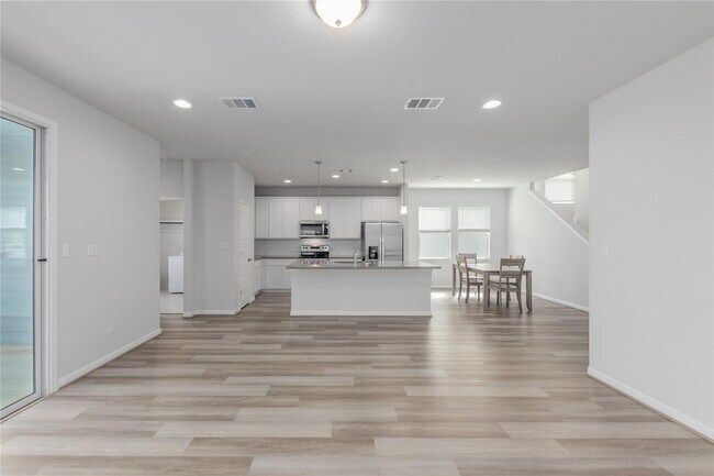 Building Photo - 301 Elm Br Trl