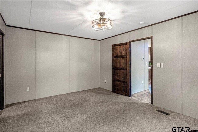 Building Photo - 409 Willow Dr