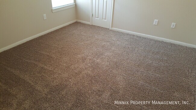 Building Photo - 517 N Brentwood Ave