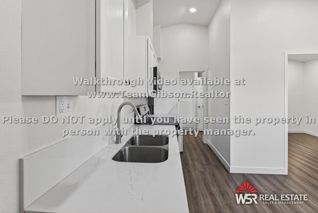 Building Photo - 1960 Summertree Dr