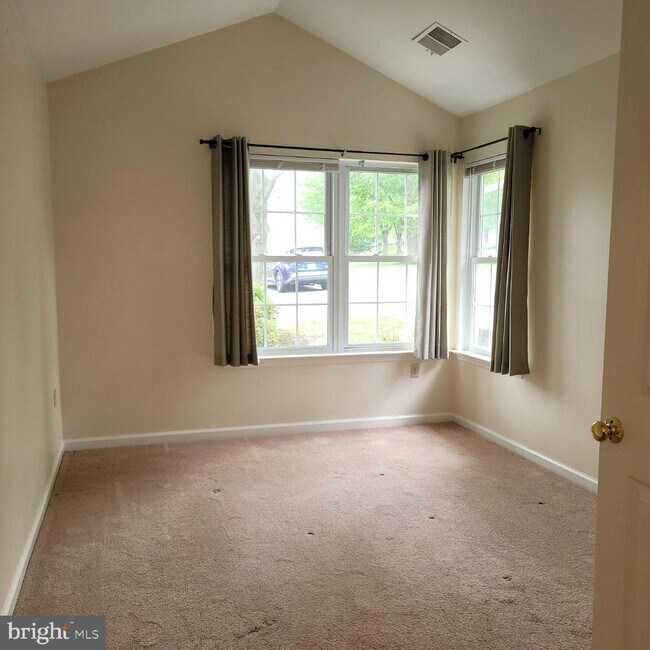 Building Photo - 138 Hawthorne Ct