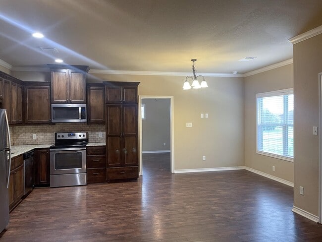 Building Photo - 4032 Golden Eagle Dr