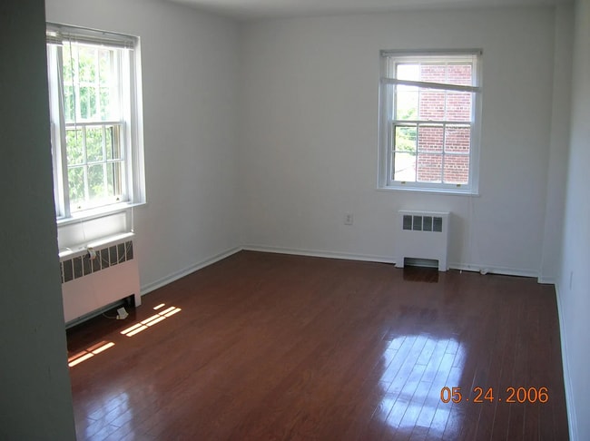 Building Photo - 734 North Terrace