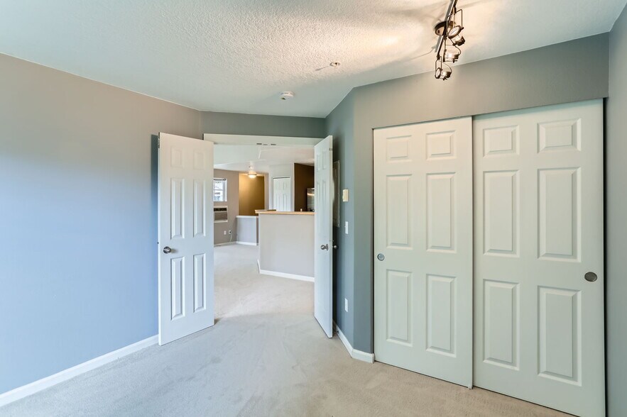 Building Photo - 14700 SW Sandhill Loop