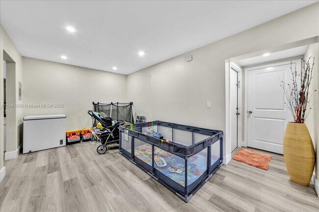 Building Photo - 8550 SW 149th Ave
