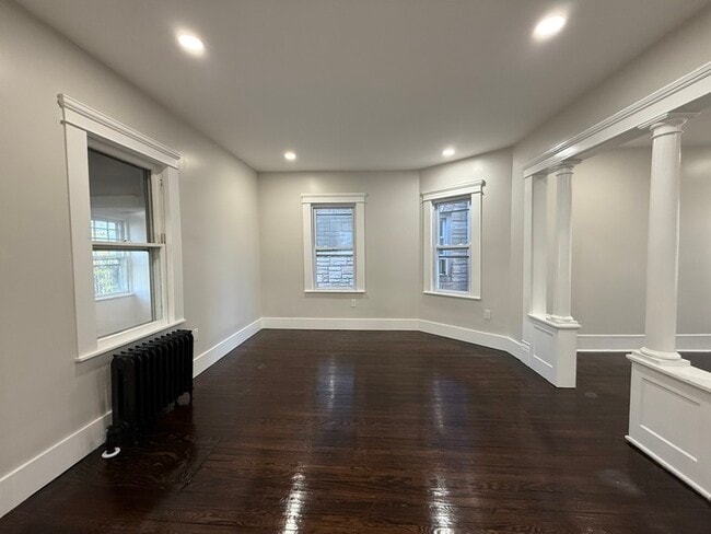 Building Photo - 438 Neville St