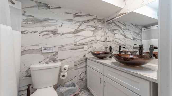 Building Photo - 48 E Reed Ave