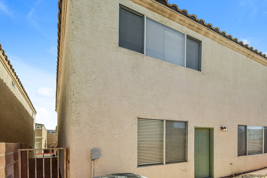 Building Photo - 2501 Lady Elizabeth Ct