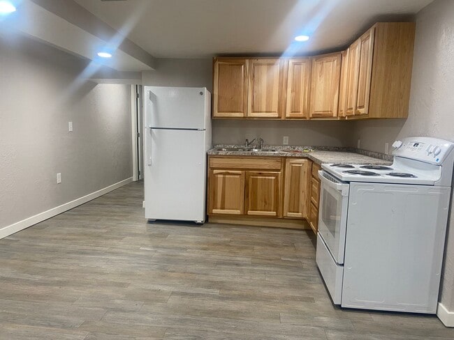 Building Photo - Foothills Properties - Duplex