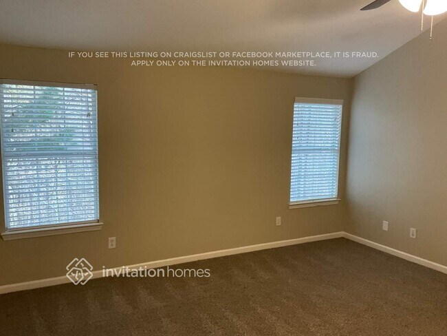 Building Photo - 135 Hidden Creek Dr