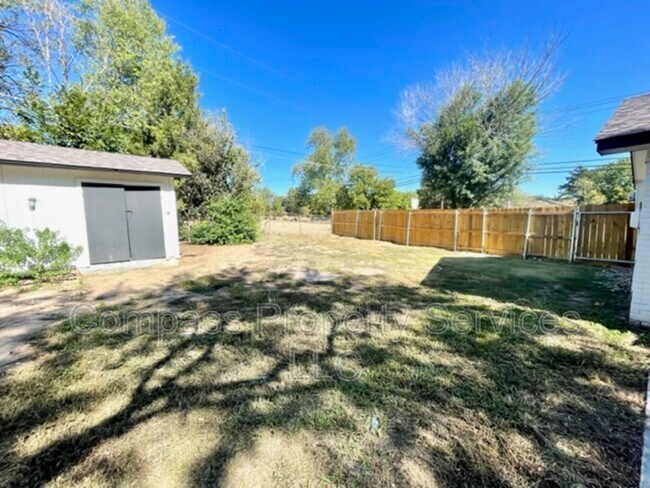 Building Photo - 501 Karnes Dr